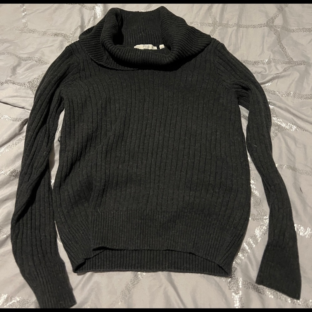 Pria Crowl neck sweater